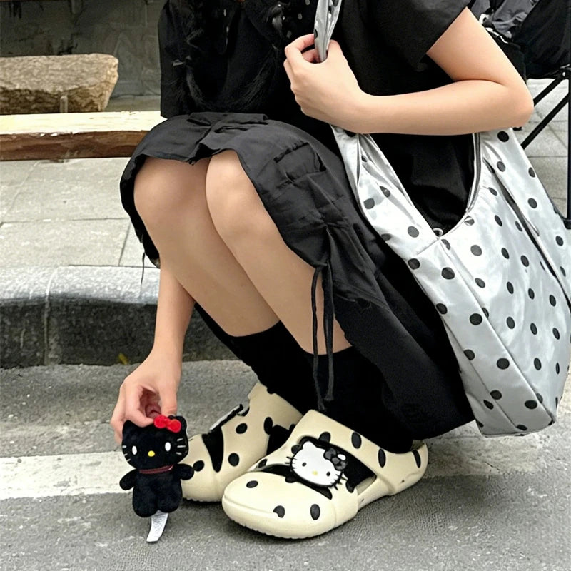 Kawaii 2026 Summer New Sanrio Hello Kitty Caroon Cute Lovely Good Quality Women Girls White Black Point Beach Sandals